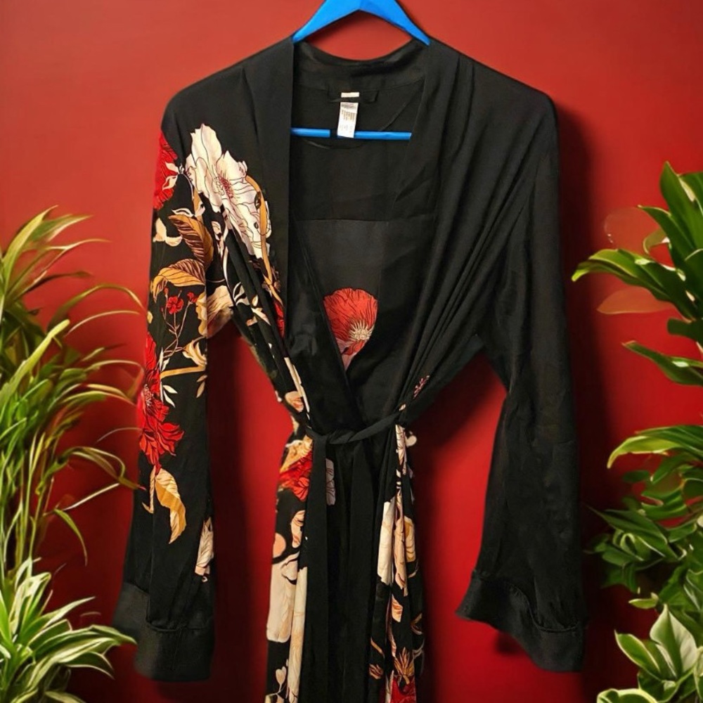 Stars Above Target Brand Black and Red Sleepwear Robe